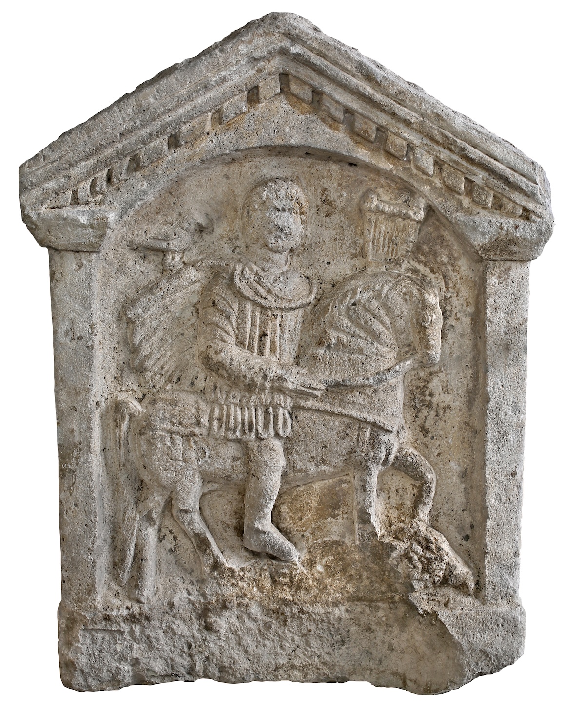 A római kori kőtár anyagában síremlékek, a temetkezési, vallási élettel kapcsolatos tárgyak is láthatók . Fotó: MNIT