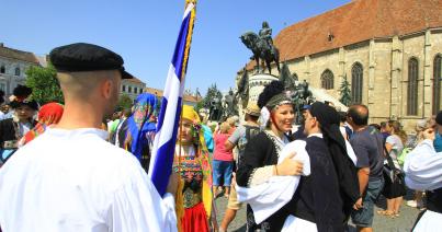 Tánckavalkád a Főtéren