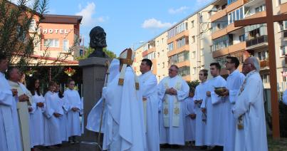 Szobrot állítottak Kolozsváron Szent István királynak