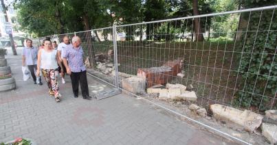 Restaurálják a kórház kerítését