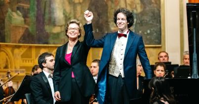 Paródia, ringató szerenád, örömteljes hozsánna – Mozart C-dúrban