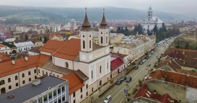 A toronytól a kriptáig – minden részletében megújult a szamosújvári ferences templom és kolostor