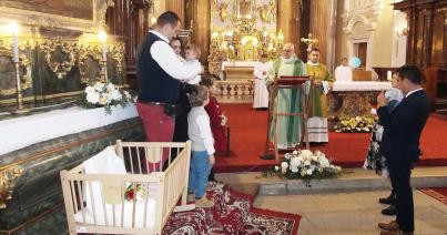 Vándorbölcsőt adtak át a piarista templomban