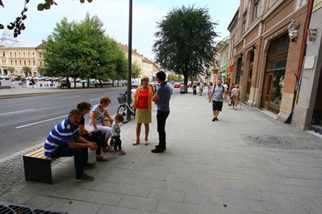 Egy hónap alatt végeztek a Főtér déli oldalával