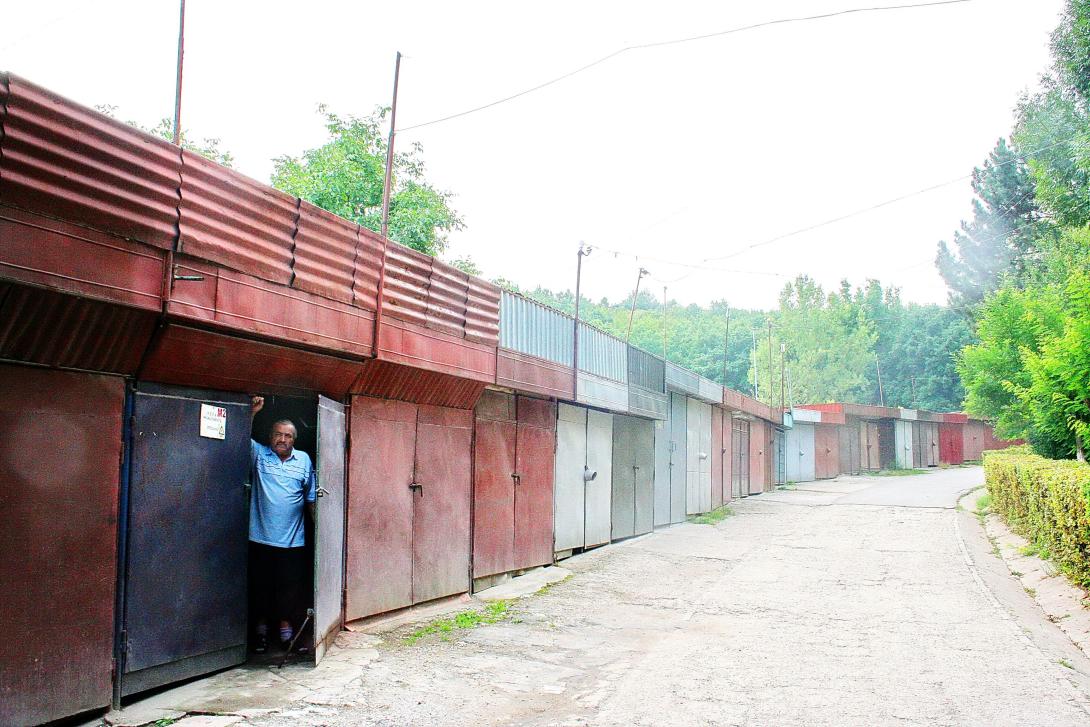 Zakuszka, befőtt vagy barkácsoló műhely a garázsokban