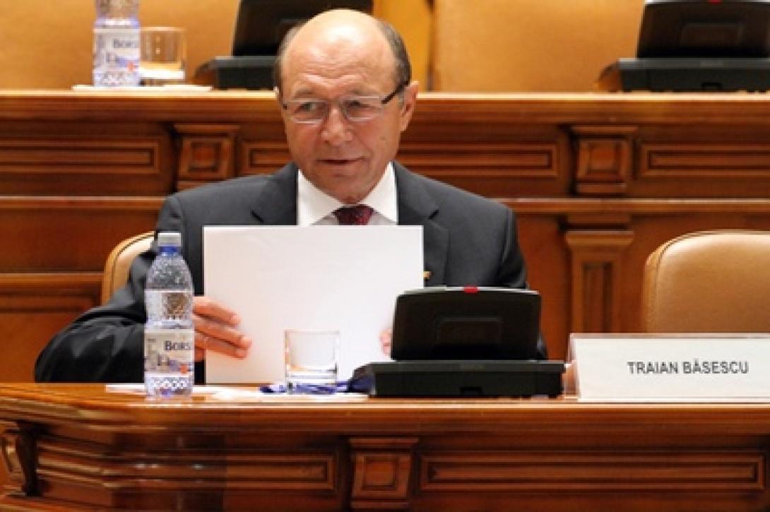 Băsescu az "iszlám stílusú vezetés" meghonosításától óvta az országot