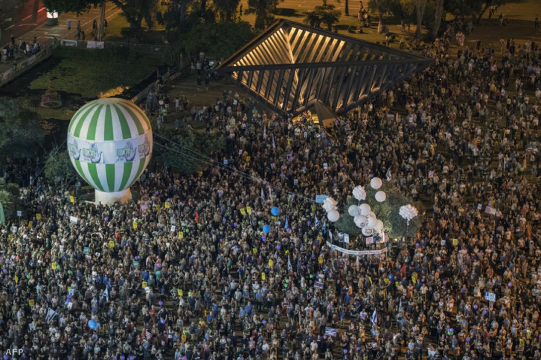 Tizenötezren tüntettek Tel-Avivban a békekötésért a palesztinokkal