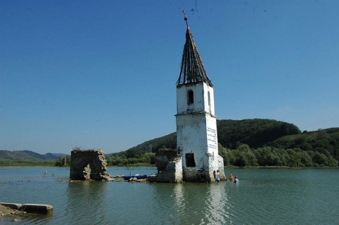 Közadakozásból építenék újra Bözödújfalu vízzel elárasztott katolikus templomát