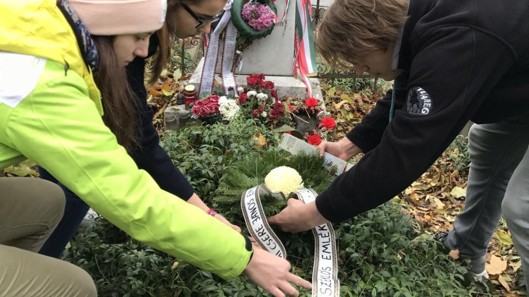 Apáczai-csapat: örökbefogadott palotánk építtetőjét kerestük