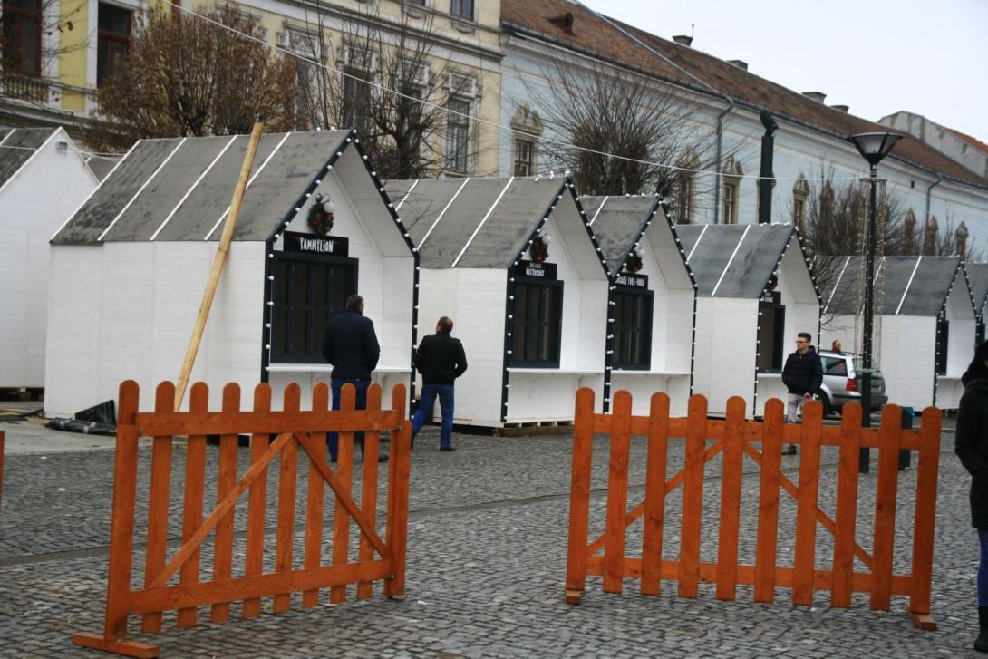 Holnap nyílik a főtéri karácsonyi vásár