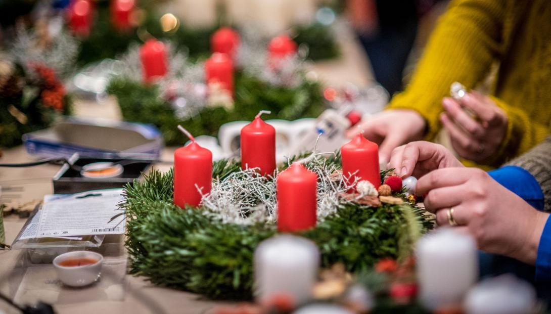 Adventre hangolódás a Reményik-galériában