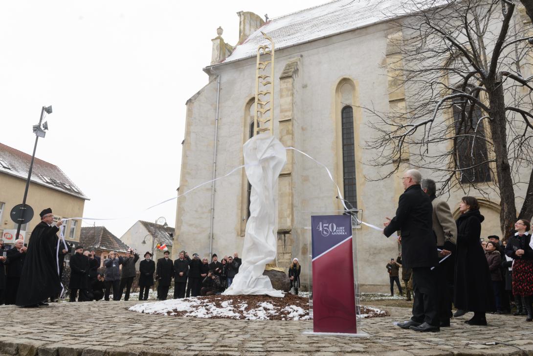 Emlékmű a vallásszabadság 450. évfordulójára, Tordán