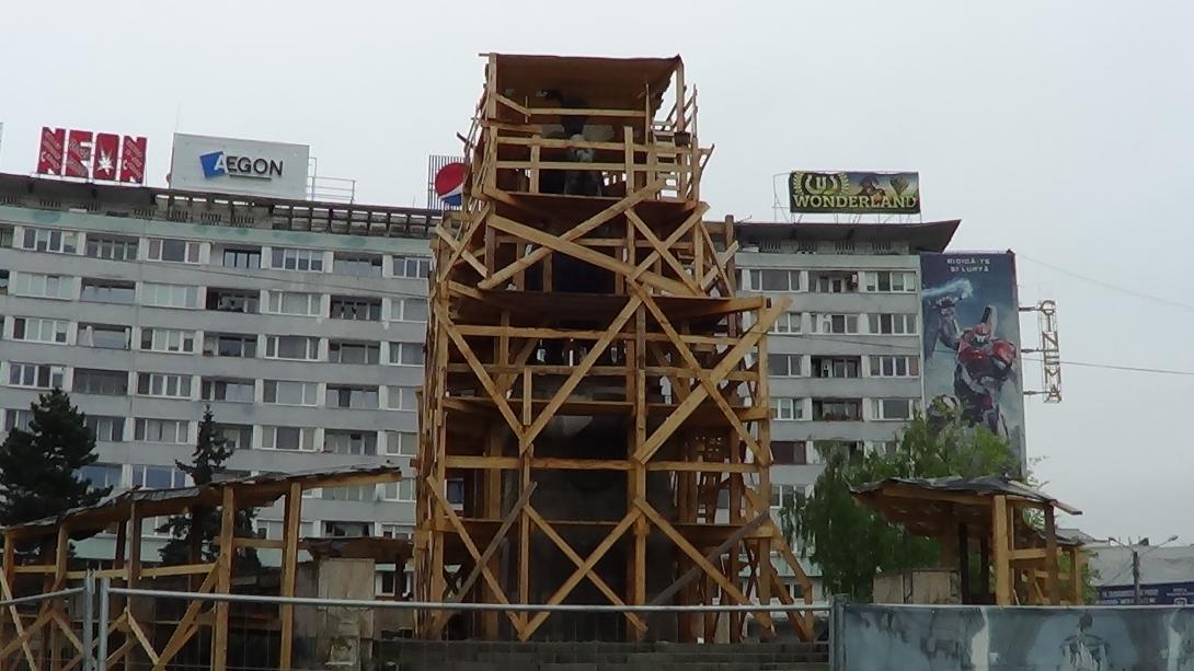 VIDEÓ - Leálltak a Vitéz Mihály-szobor restaurálási munkálatai?