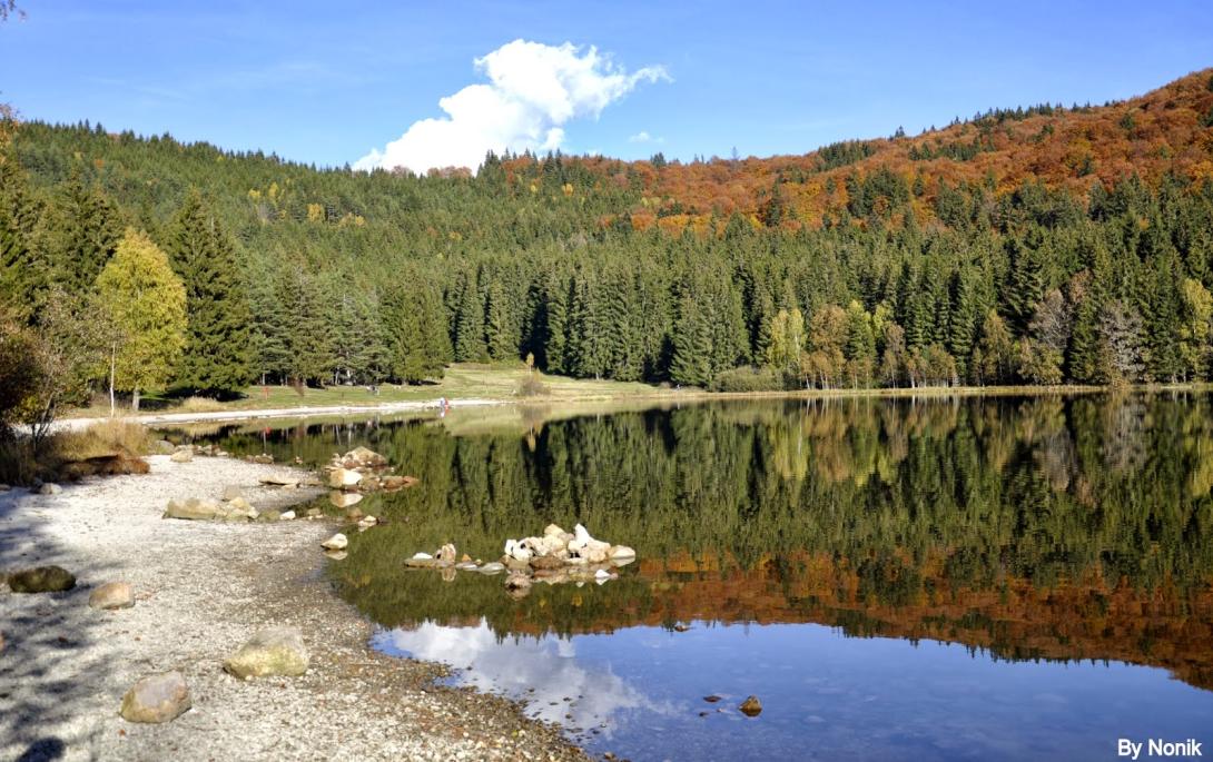 Megtiltották a fürdőzést a Szent Anna-tóban