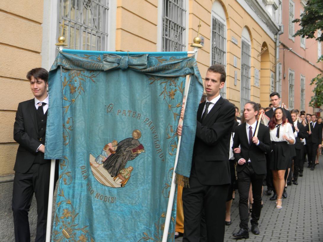 „Legyetek bátrak a valódi boldogságot választani!”