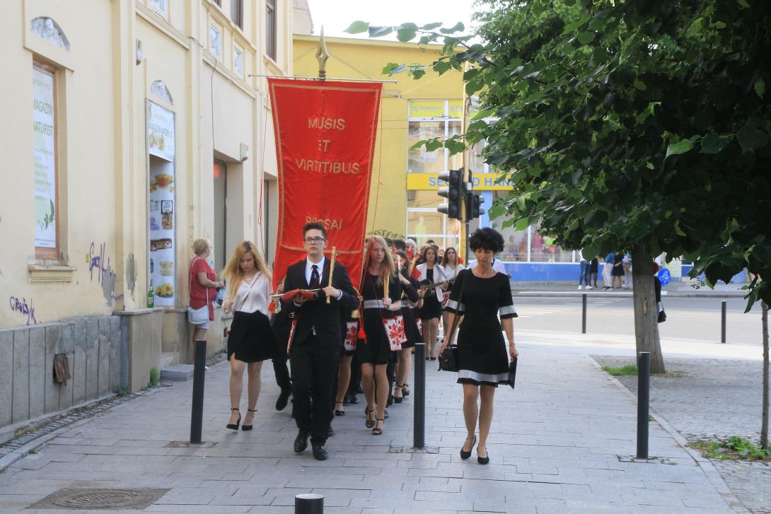 „Ti is várat építhettek, vagy oltalmat adó várrá válhattok”