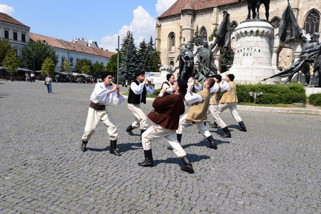 Nemzetközi tánckavalkád Kolozsvár Főterén