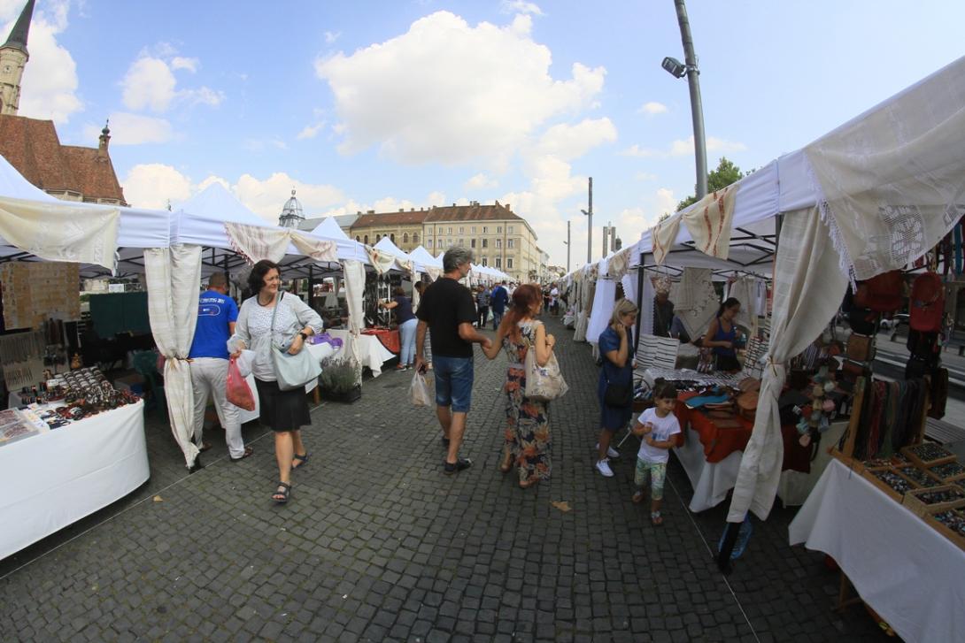 Kézműves vásár zajlik a Főtéren