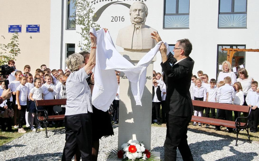 Kemény Zsigmond nevét vette fel a szamosújvári iskola