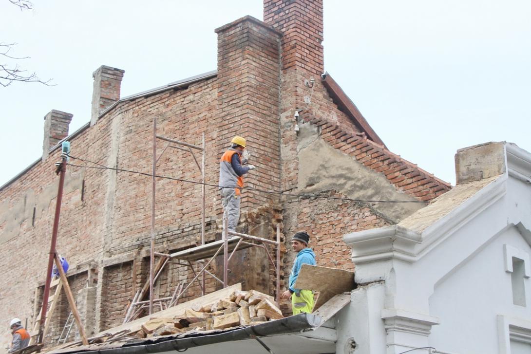 Bontják a lutheránus gondnoki házat