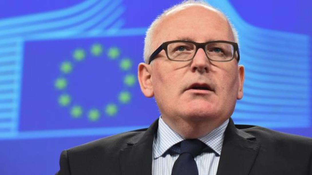 Timmermans az aggályos kérdések mielőbbi megoldására szólította fel Dăncilát