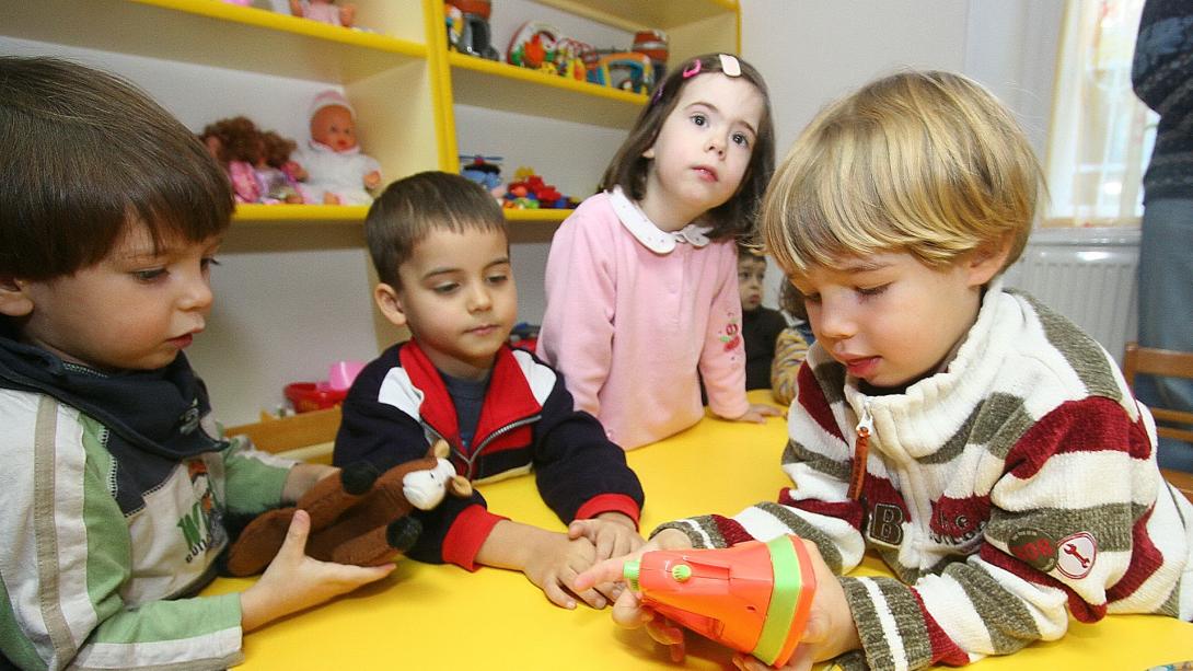 Fokozatosan terjesztik ki  a kötelező oktatás időtartamát