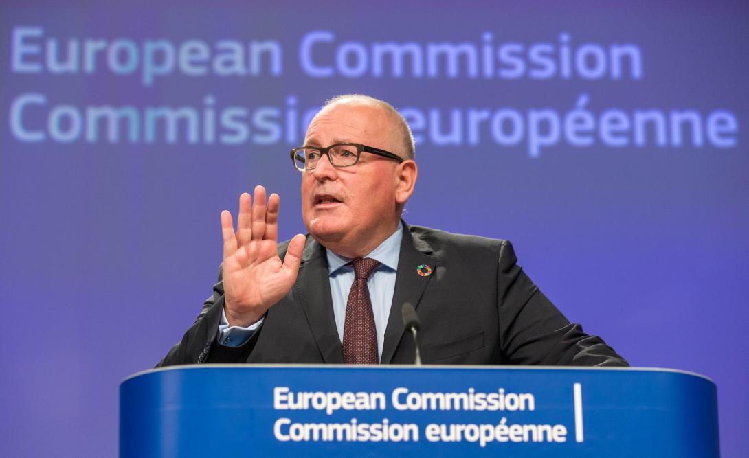 Jogállamisági eljárással fenyegeti Romániát Timmermans