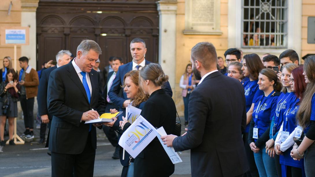 Iohannis Kolozsváron: akadémiai és politikai látogatás