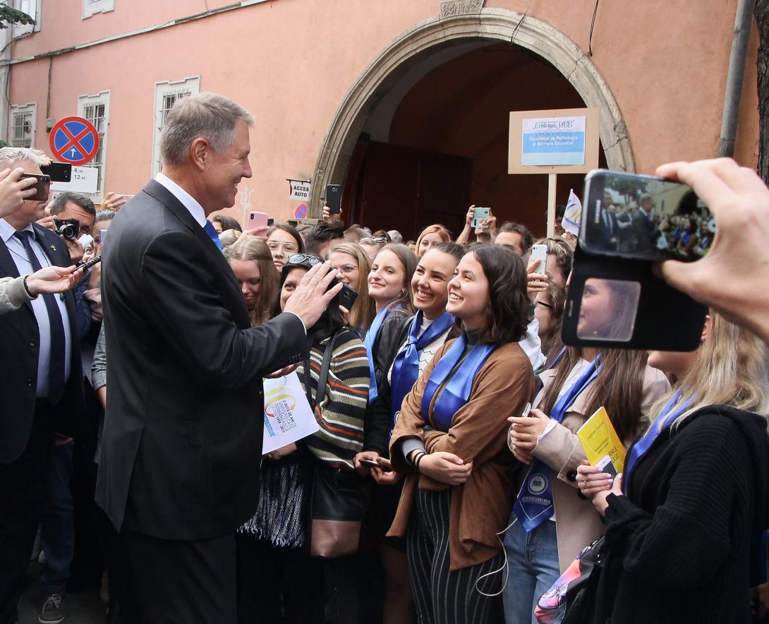 Iohannis az egyetemistáknak: tegyétek jobbá a társadalmat