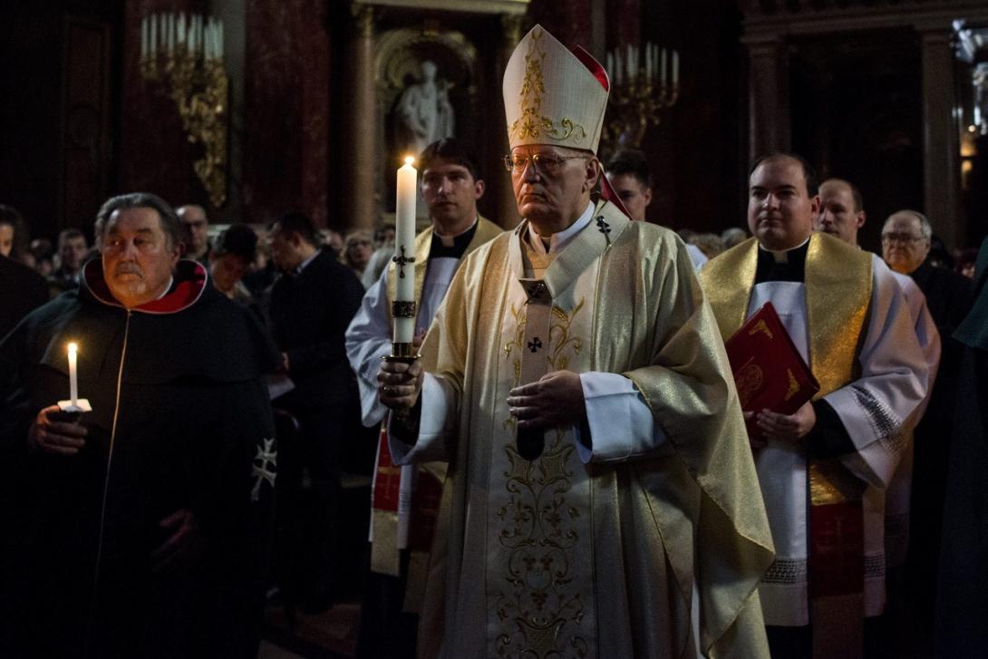 Bukarestben mutatott be magyar nyelvű szentmisét Erdő Péter bíboros