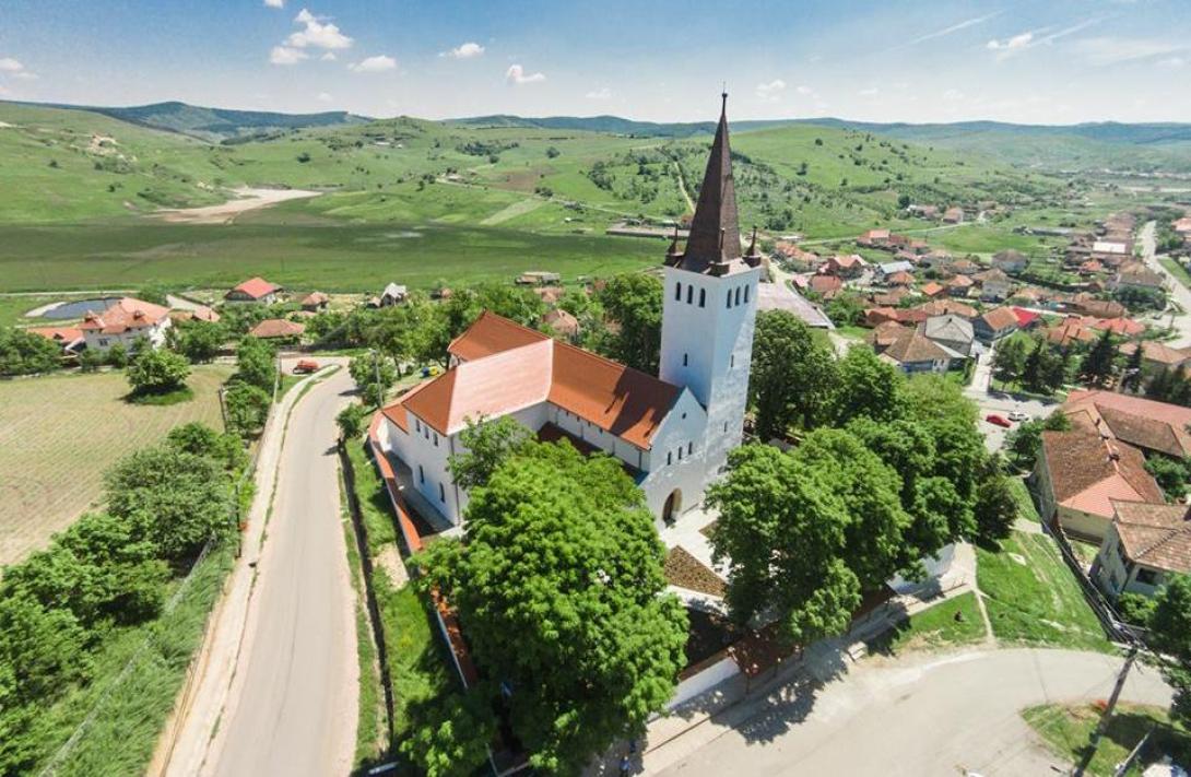 Uszodát építenek, parkosítanak idén Széken