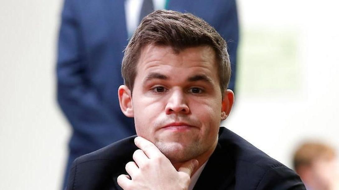 Carlsen kikapott, de maradt az élen