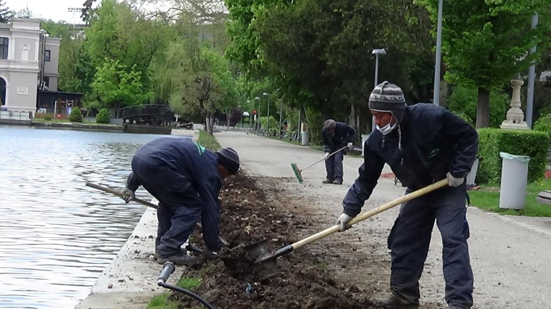 VIDEÓ - Nepáli vendégmunkások dolgoznak a Sétatéren