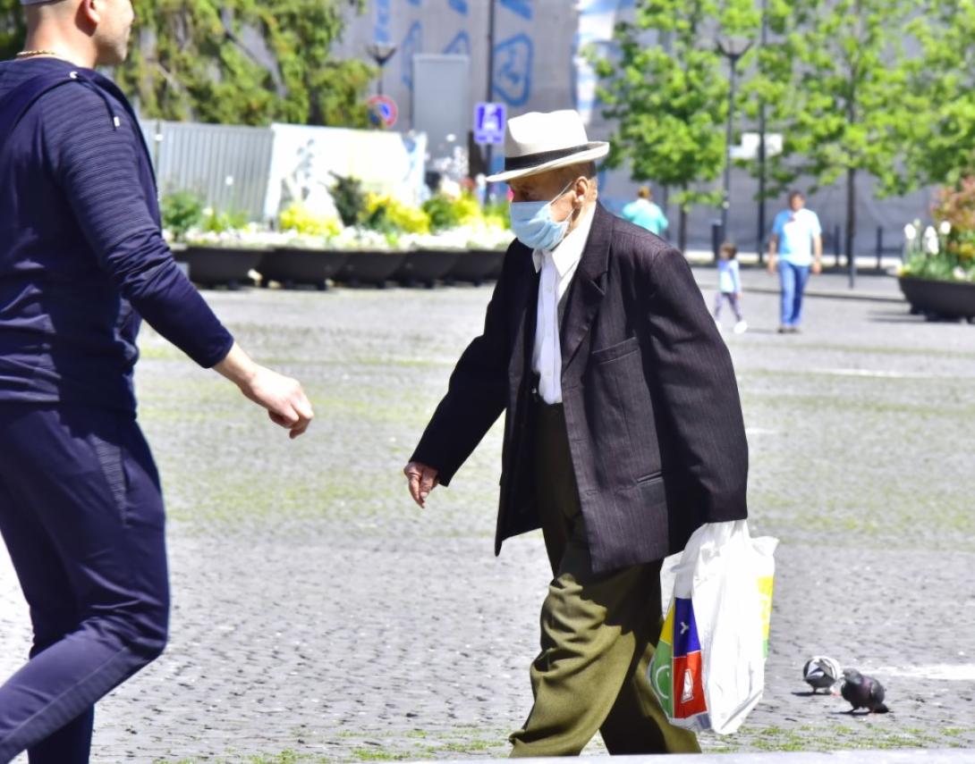 Hivatalos: megjelent a közlönyben a rendelet a védőmaszk kötelező viseléséről – kevesebb a kivétel