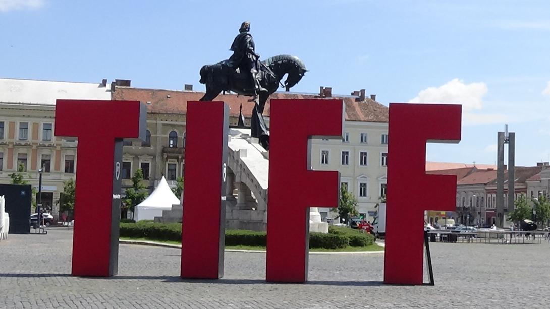 VIDEÓ - Épül a TIFF-bázis a Főtéren