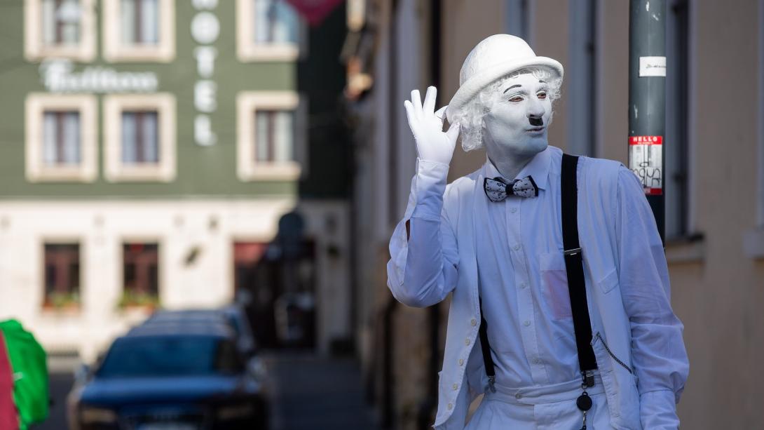 Egy napra művészeti térré változnak Kolozsvár utcái és udvarai