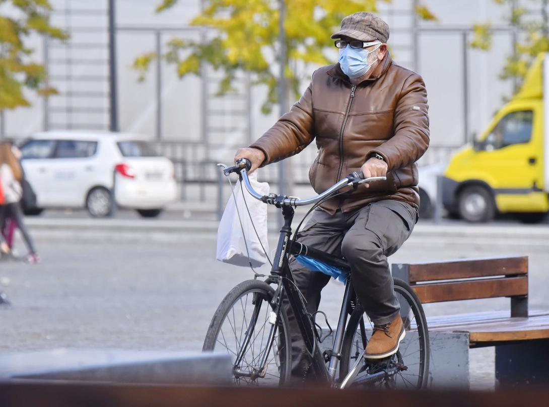 Csütörtöktől bezárnak az iskolák, mindenhol védőmaszkot kell viselni