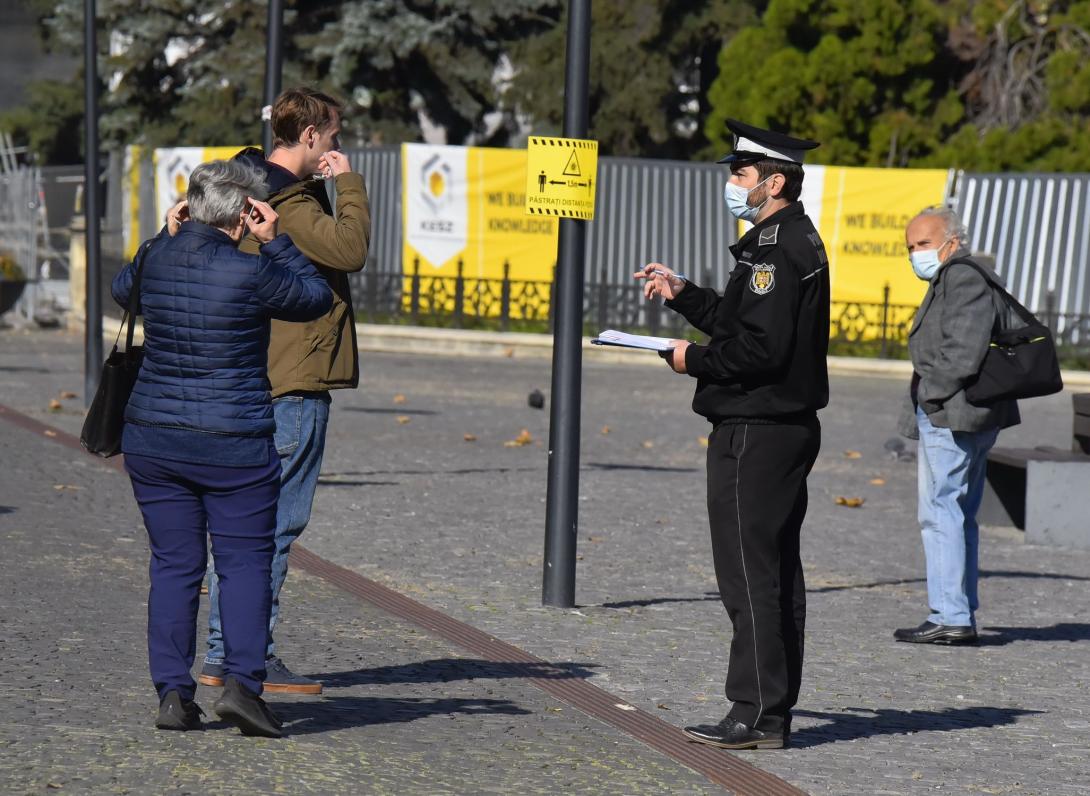 Viseljünk védőmaszkot, hogy elkerüljük a bírságot