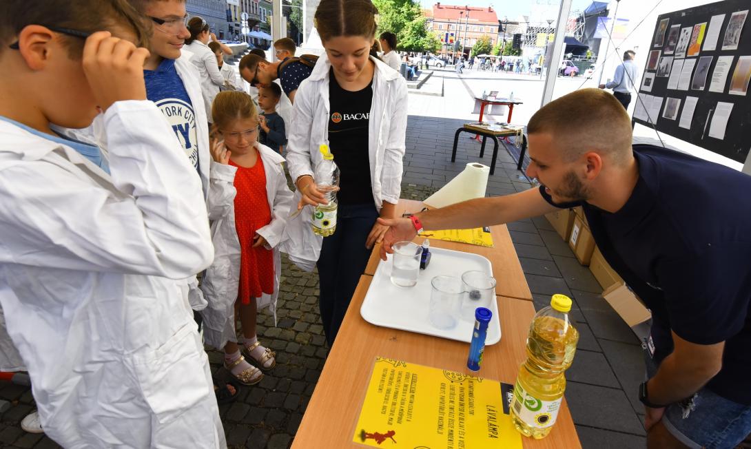 Interaktív kísérletek kíváncsi gyerekeknek