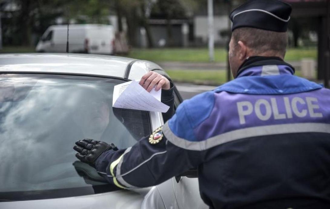 Hétfőtől éjszakai kijárási tilalom, zárnak a bárok, tiltottak a magánrendezvények