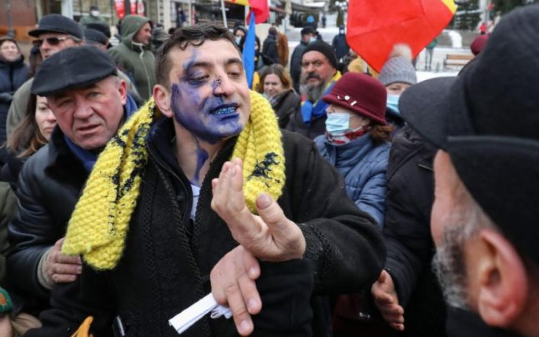 Leöntötték tintával Iasi-ban George Simion AUR-elnököt