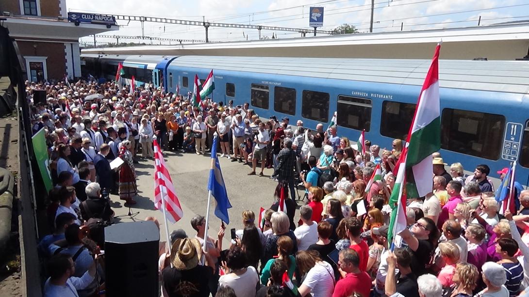 VIDEÓ – Több száz anyaországi zarándok vesz részt az ünnepi műsoron