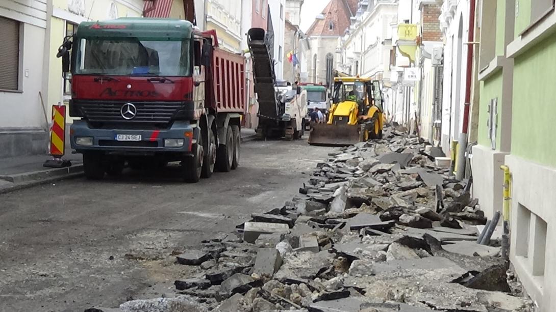 VIDEÓ – Feltúrták a Szentegyház utcát