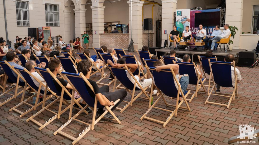 Gazdasági tűzoltáskor nem figyeltek arra, hogy vizes lesz a szőnyeg