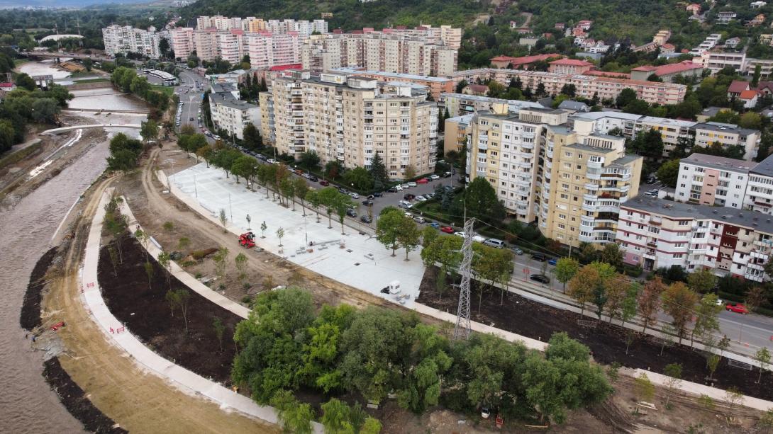 Szamos-menti strand: zöldövezet helyett betonlapok