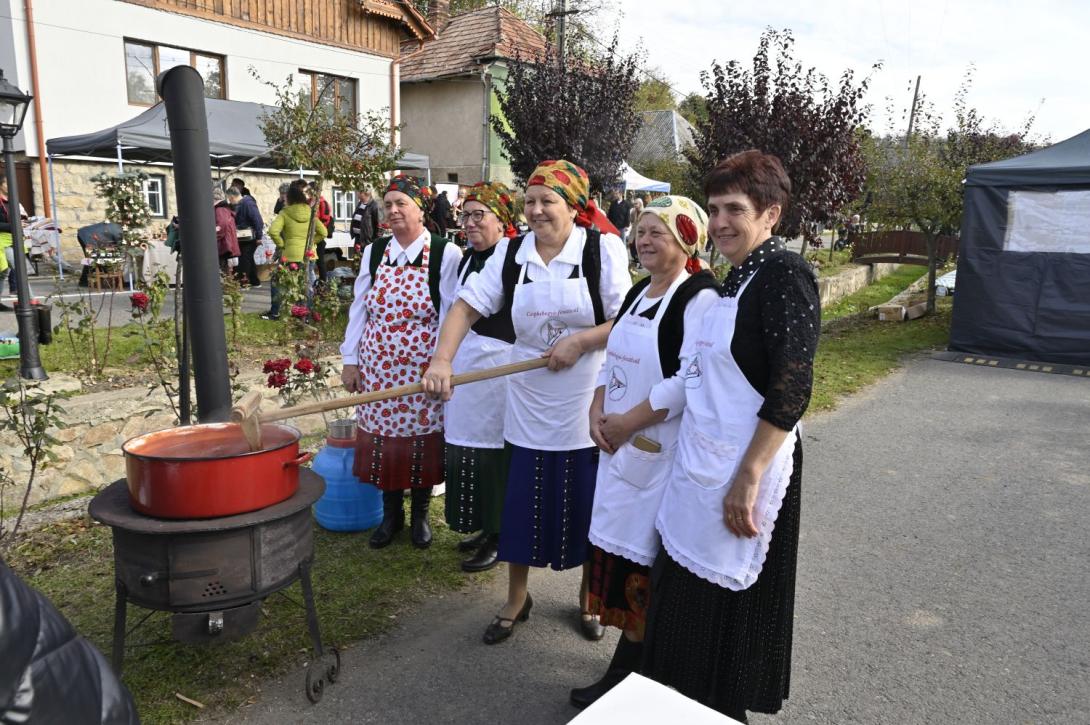 Egyre népszerűbb a kalotaszenkirályi Csipkebogyó-fesztivál