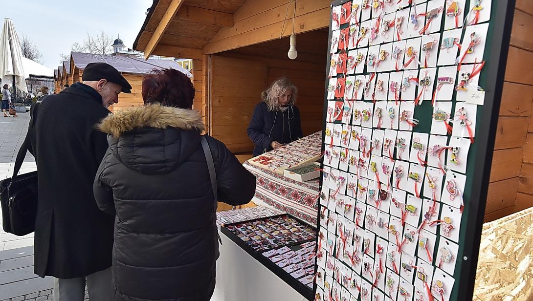 Tavaszhirdető márciuska, művészeti és ételvásár