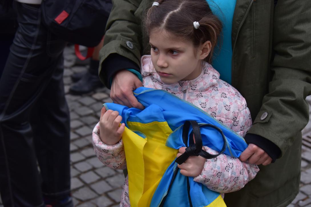 A háború ellen tüntettek a Kolozsváron élő ukrán menekültek