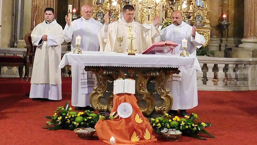 Szentháromság főünnepi búcsú a piarista templomban