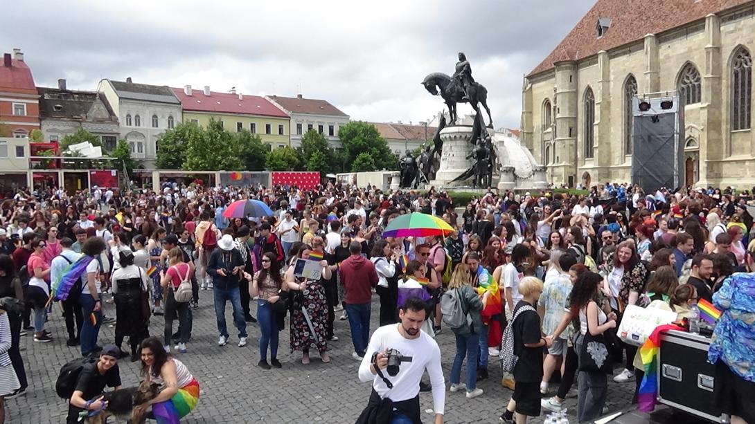 VIDEÓK – Melegfieszta a Főtéren